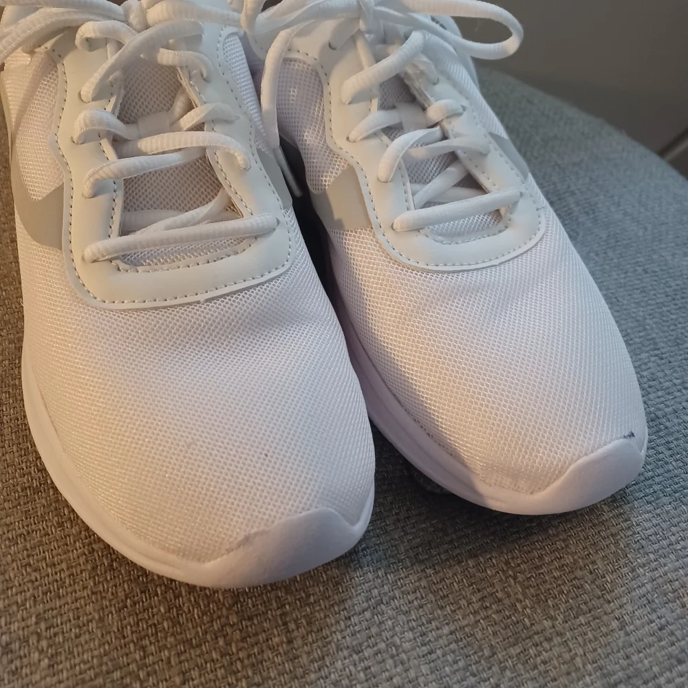 Athletic Works Comfy sneakers Sz 9.5